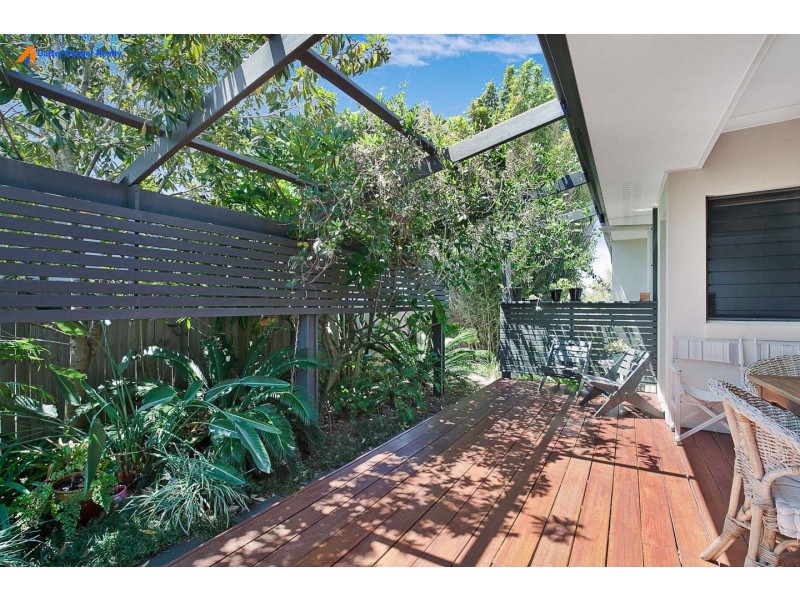 28 Park Street, Urangan QLD 4655