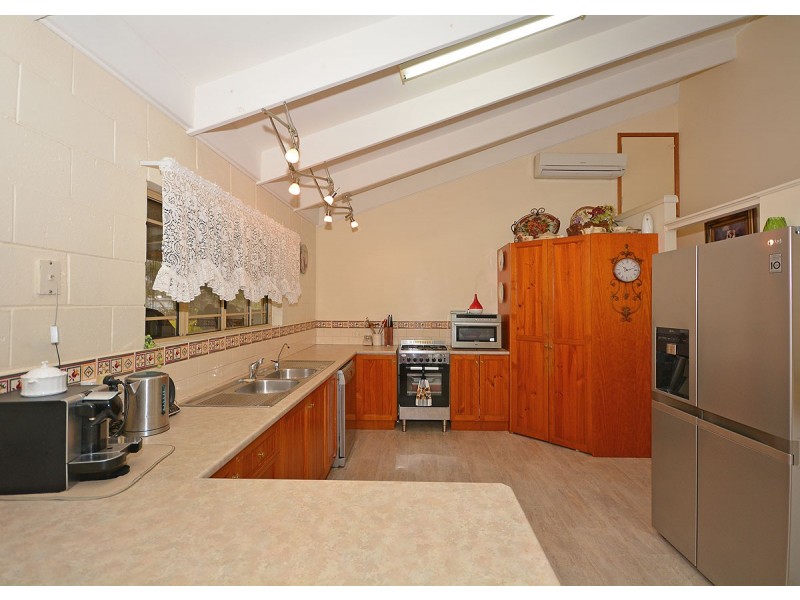 42 Senorita Parade, Urangan QLD 4655