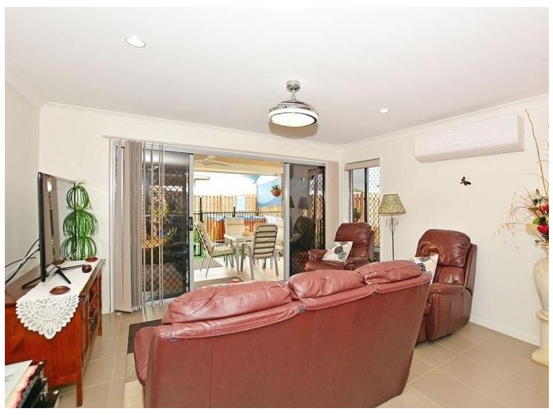 12 Roebuck Street, Urraween QLD 4655