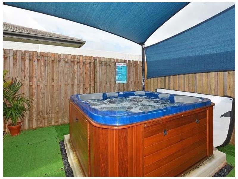 12 Roebuck Street, Urraween QLD 4655