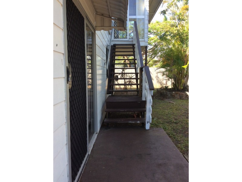 9 Arthur Street, Urangan QLD 4655