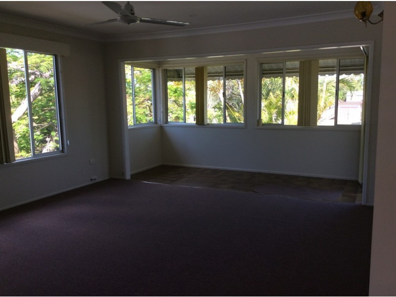 9 Arthur Street, Urangan QLD 4655