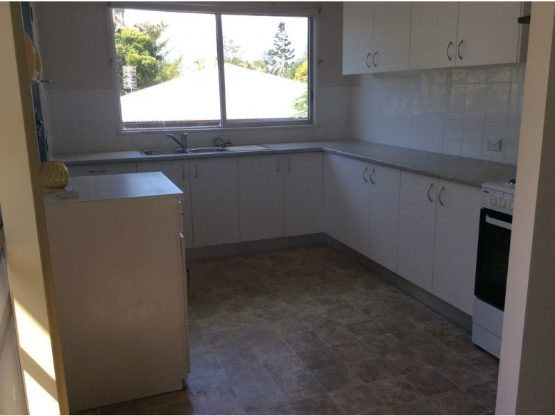 9 Arthur Street, Urangan QLD 4655