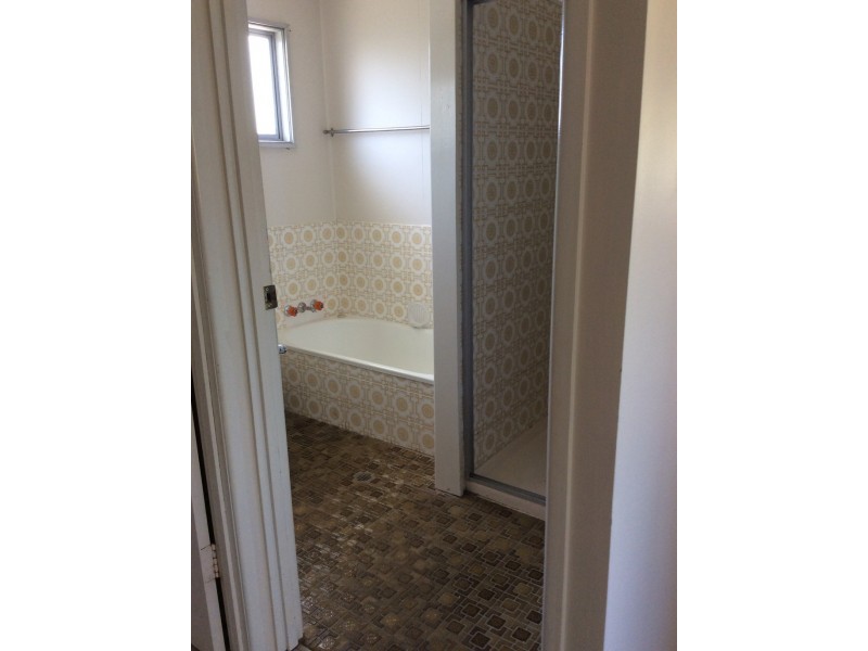 9 Arthur Street, Urangan QLD 4655