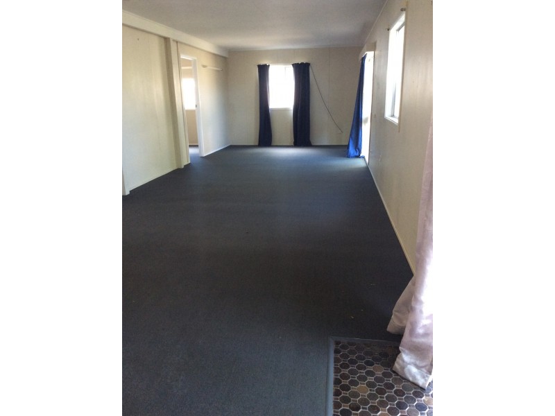 9 Arthur Street, Urangan QLD 4655