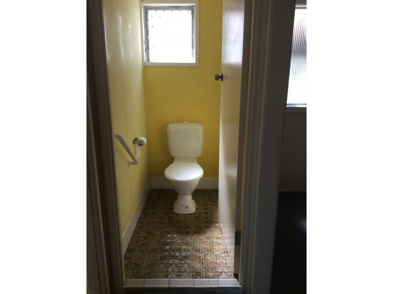 9 Arthur Street, Urangan QLD 4655