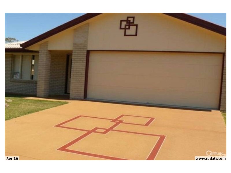 104 Emerald Parkway, Urangan QLD 4655