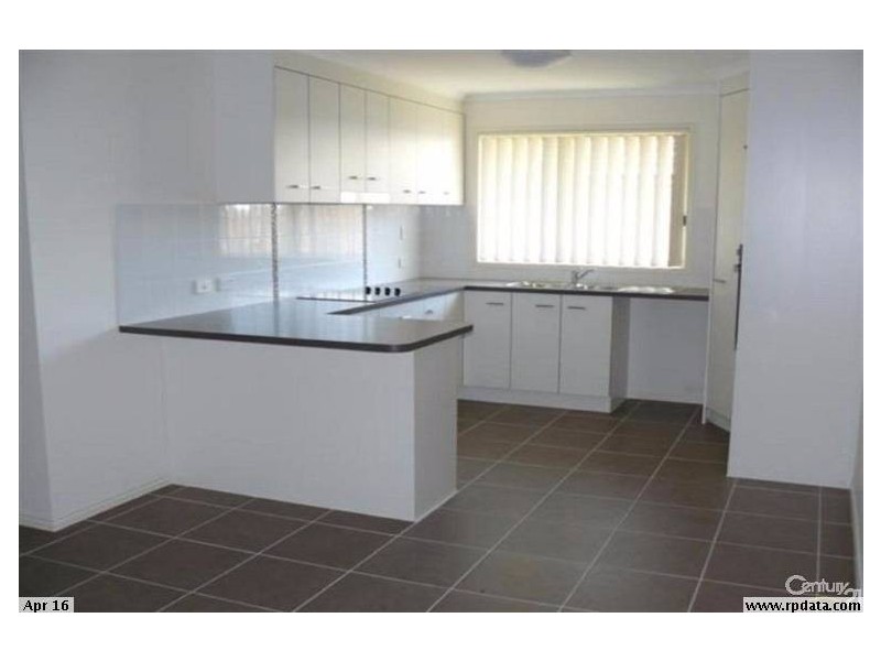 104 Emerald Parkway, Urangan QLD 4655