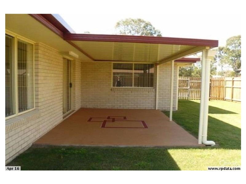 104 Emerald Parkway, Urangan QLD 4655