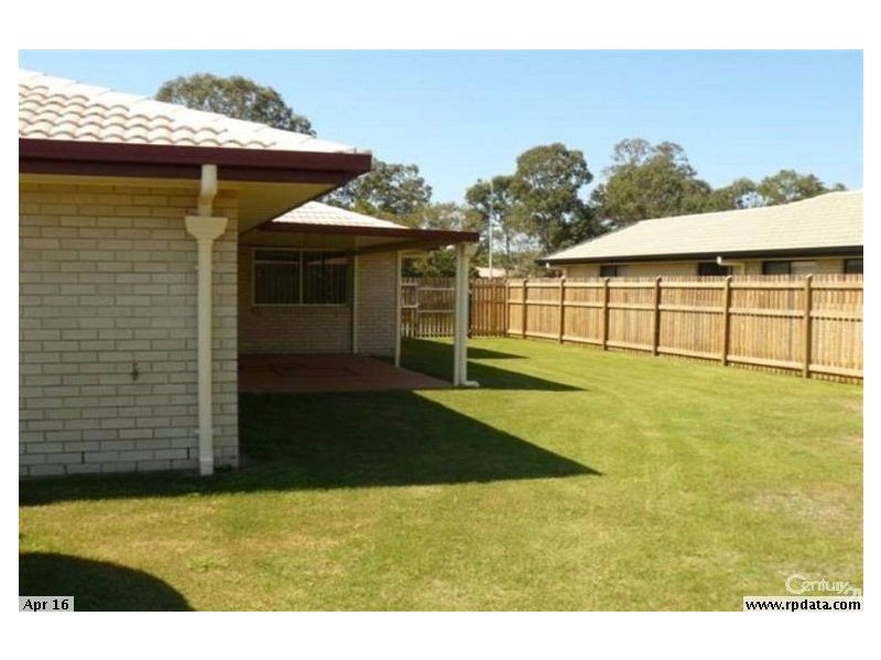 104 Emerald Parkway, Urangan QLD 4655