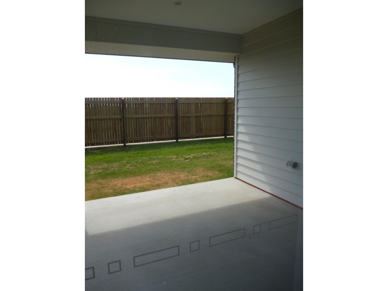 1/12 Richard Charles Drive, Kawungan QLD 4655