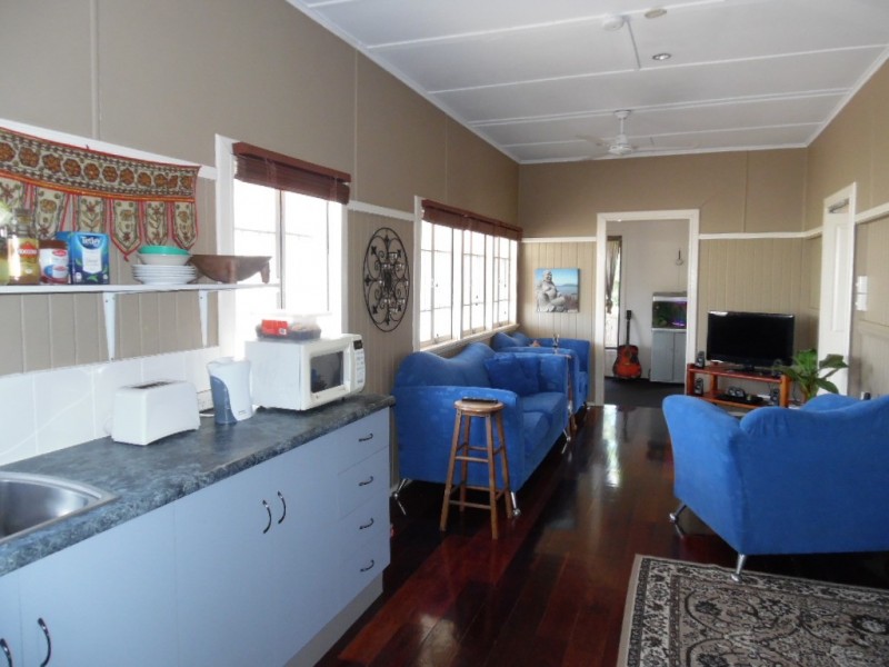 49 King Street, Urangan QLD 4655