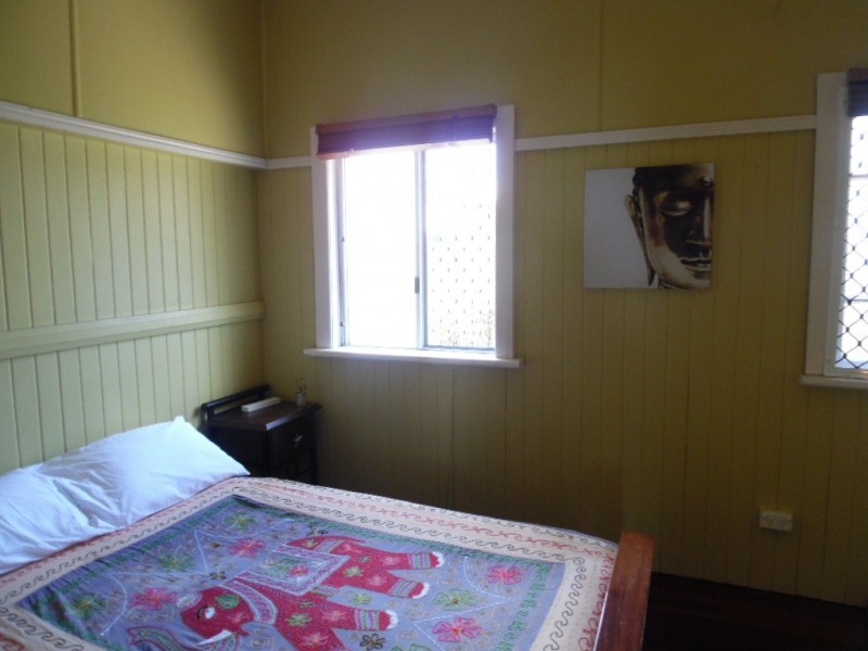 49 King Street, Urangan QLD 4655