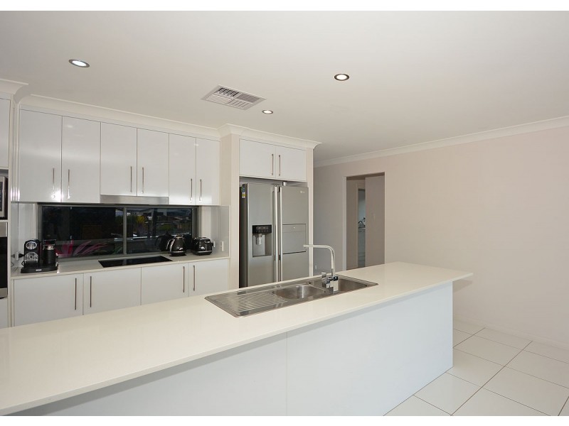 43 Endeavour Way, Eli Waters QLD 4655