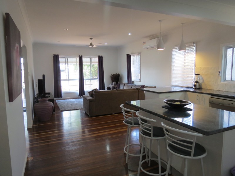 6 Coral Street, Urangan QLD 4655
