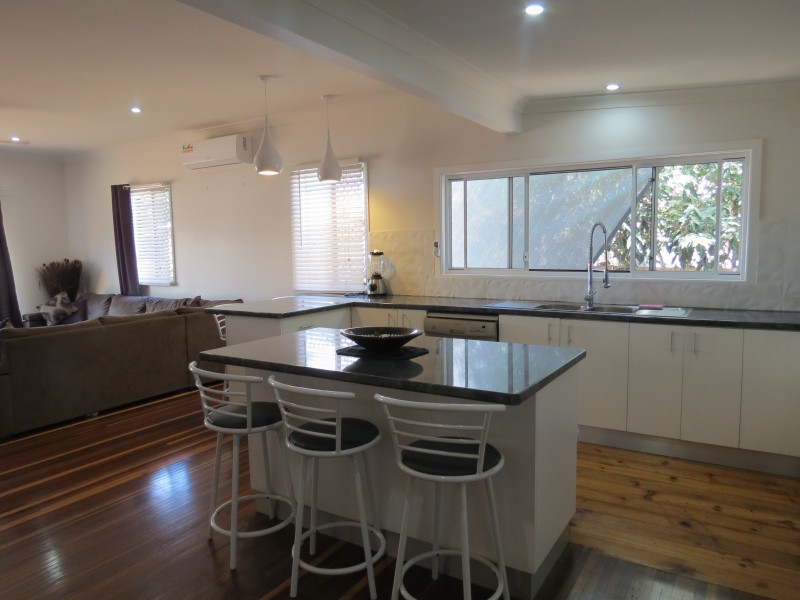 6 Coral Street, Urangan QLD 4655