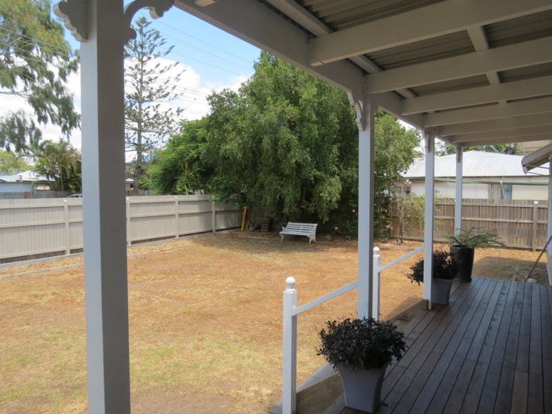 6 Coral Street, Urangan QLD 4655