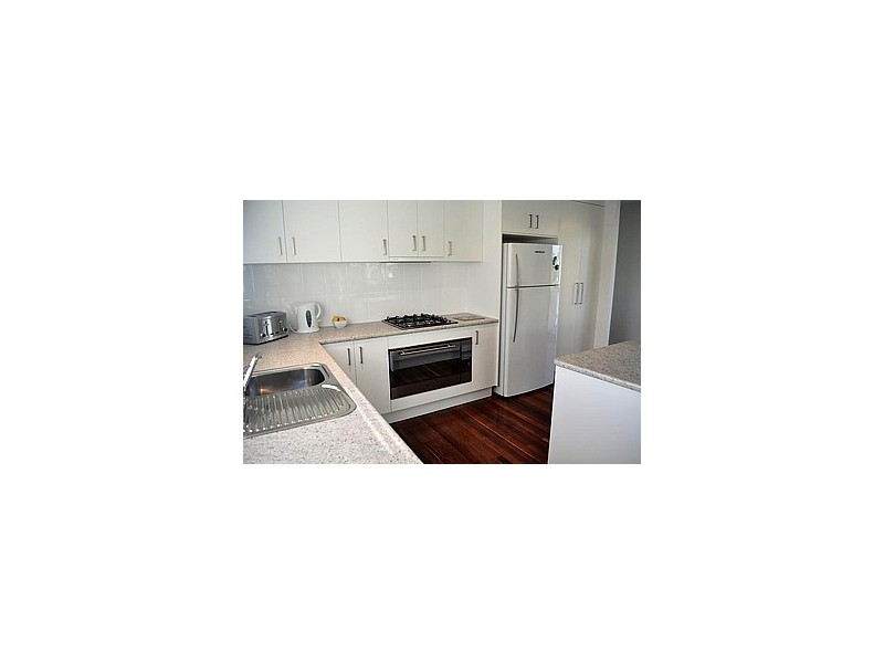127 Pulgul St, Urangan QLD 4655