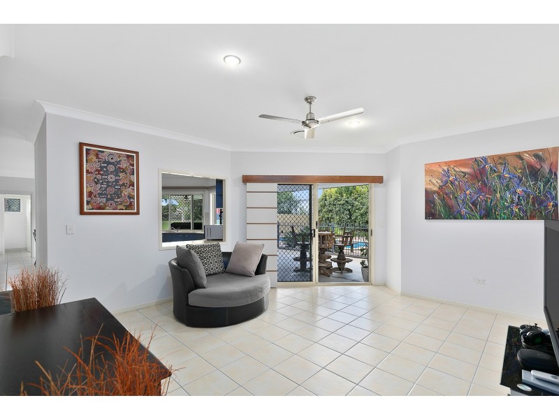 8 Cattleya Court, Urangan QLD 4655
