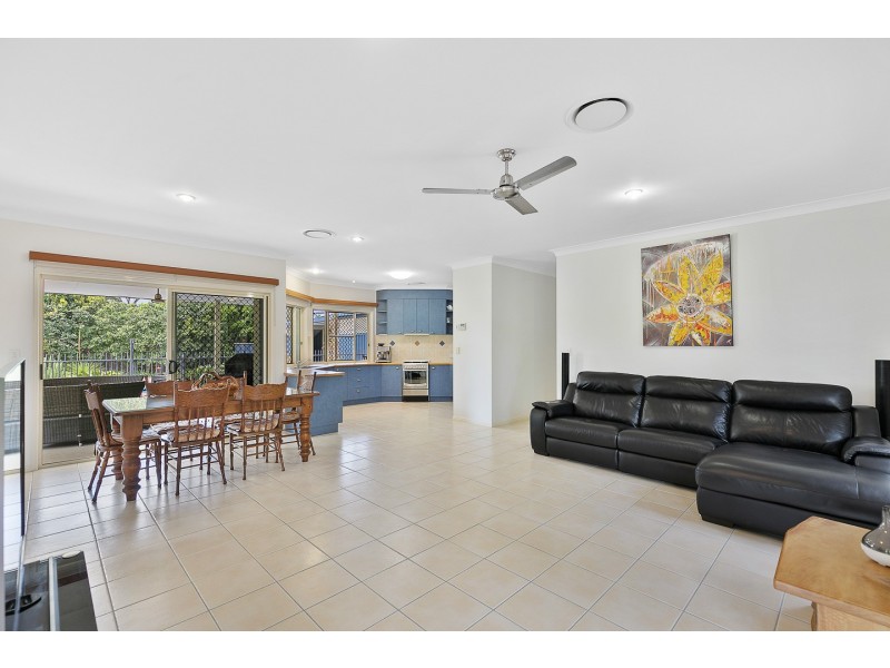 8 Cattleya Court, Urangan QLD 4655