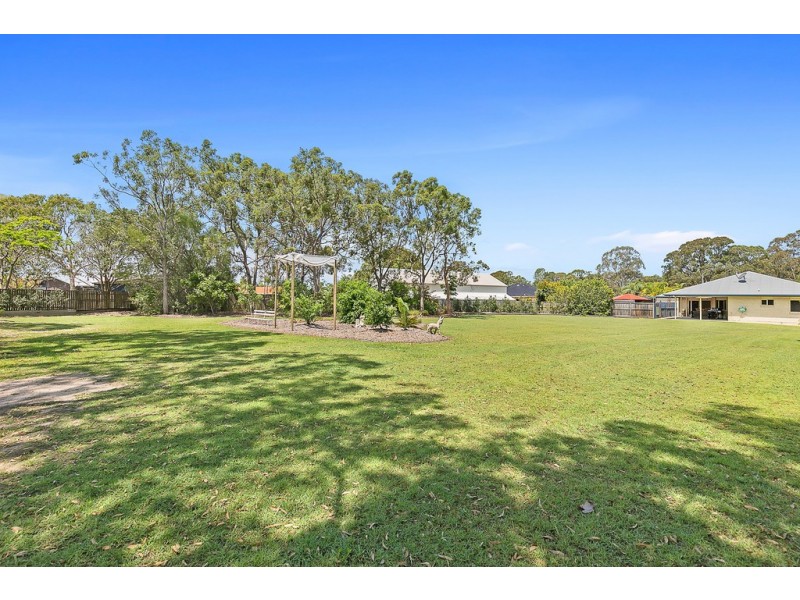 8 Cattleya Court, Urangan QLD 4655