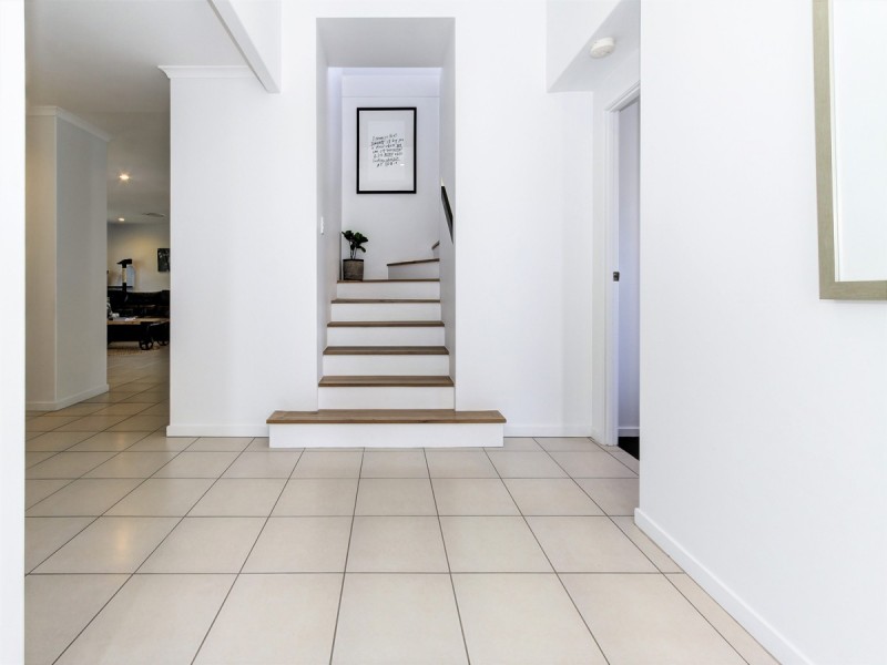 17 Azure Court, Dundowran Beach QLD 4655