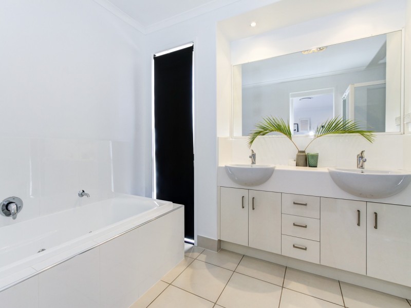 17 Azure Court, Dundowran Beach QLD 4655