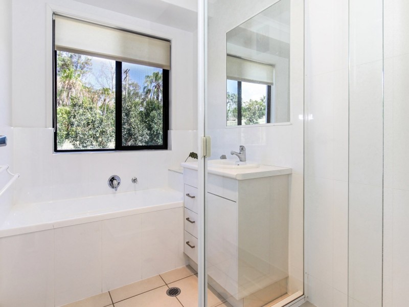 17 Azure Court, Dundowran Beach QLD 4655