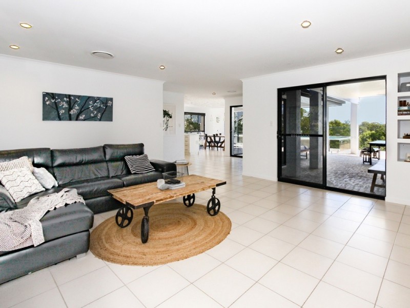 17 Azure Court, Dundowran Beach QLD 4655