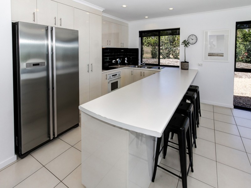 17 Azure Court, Dundowran Beach QLD 4655