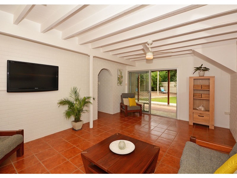 1 Kurrajong Crescent, Point Vernon QLD 4655