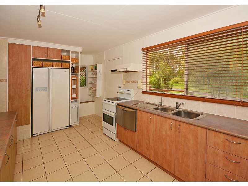 1 Kurrajong Crescent, Point Vernon QLD 4655