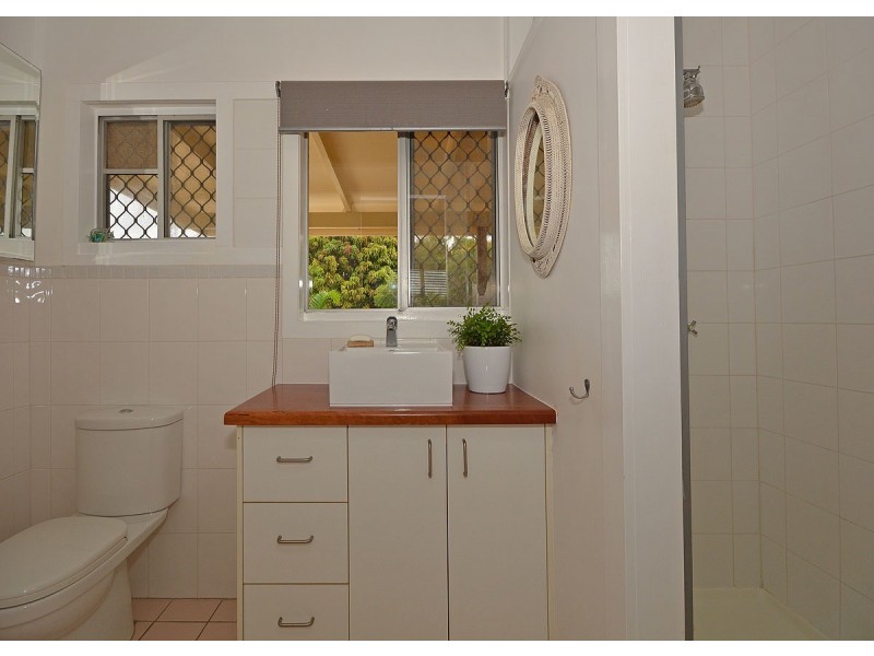 1 Kurrajong Crescent, Point Vernon QLD 4655