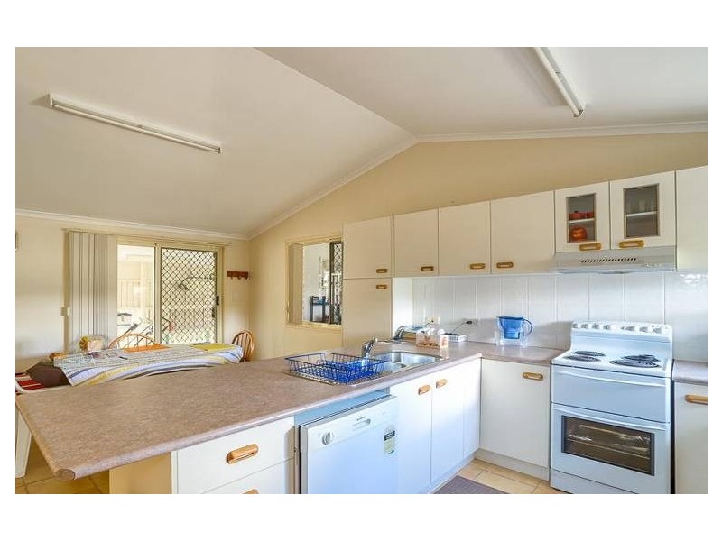23 Deloraine Ave, Urangan QLD 4655