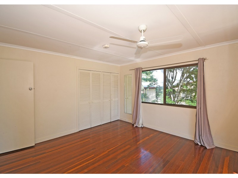 15 Flinders Street, Point Vernon QLD 4655
