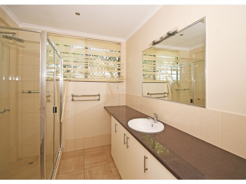 15 Flinders Street, Point Vernon QLD 4655