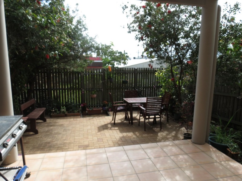 Unit 2/30 East Street, Scarness QLD 4655