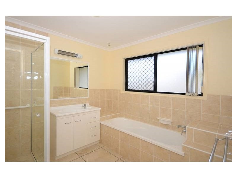 9 Border Court, Torquay QLD 4655