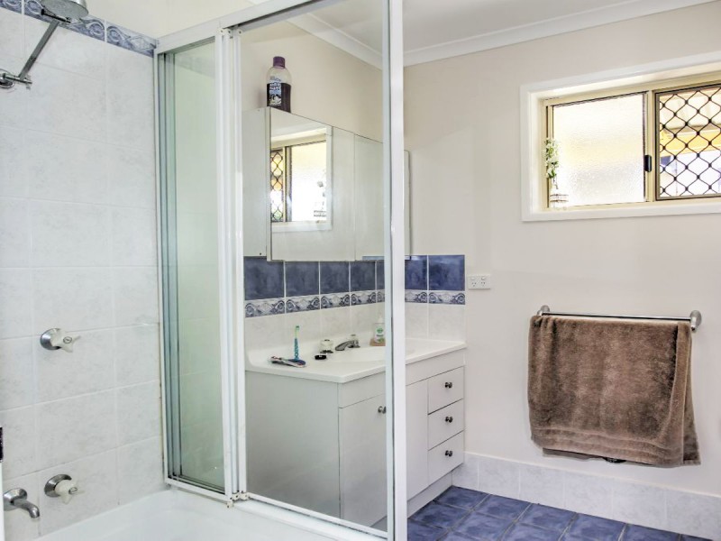 103 Lauren Street, Urangan QLD 4655