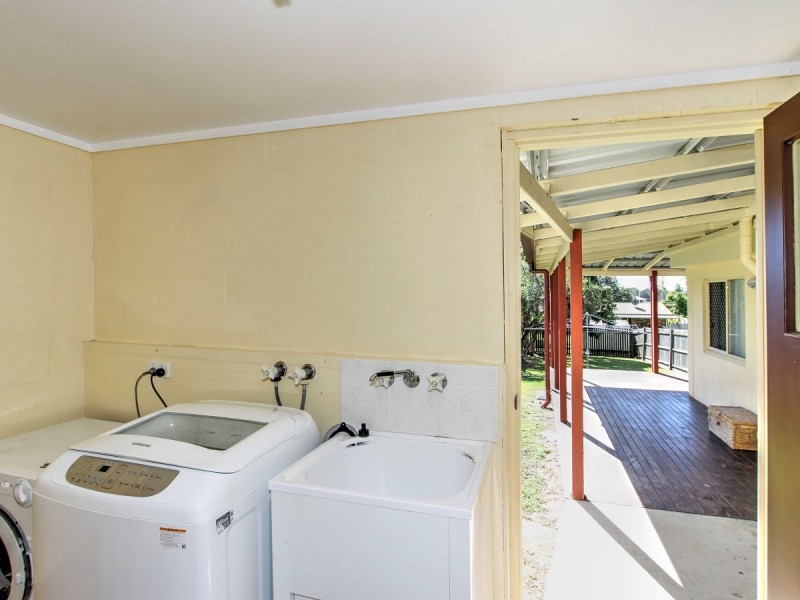 103 Lauren Street, Urangan QLD 4655