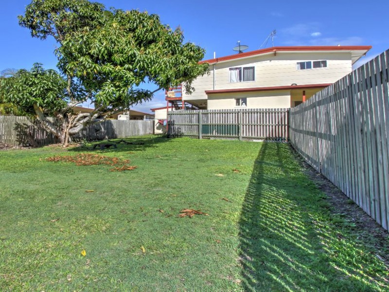 103 Lauren Street, Urangan QLD 4655