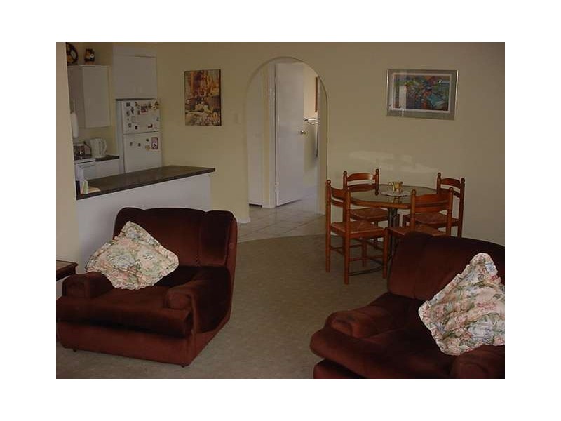 38 LADBROKE CRES, Urangan QLD 4655