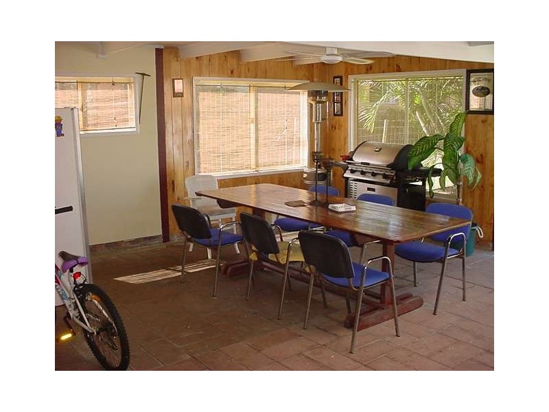 38 LADBROKE CRES, Urangan QLD 4655