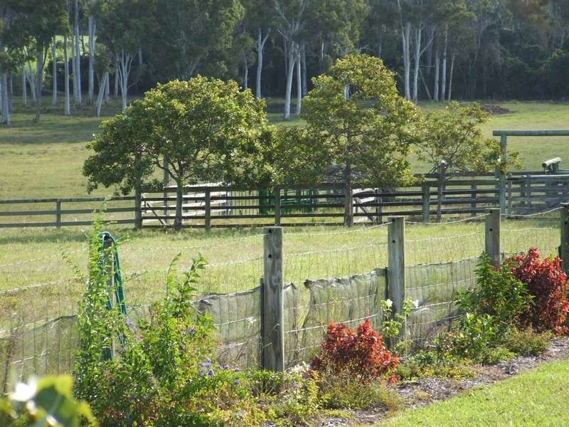 101 SORRENSONS RD, Nikenbah QLD 4655