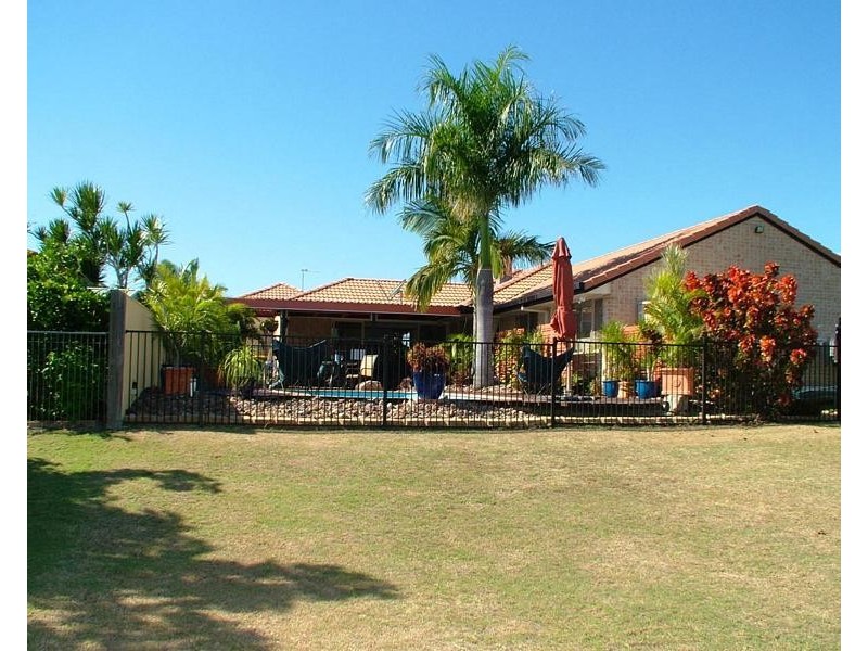 19 Oceanview St, Point Vernon QLD 4655