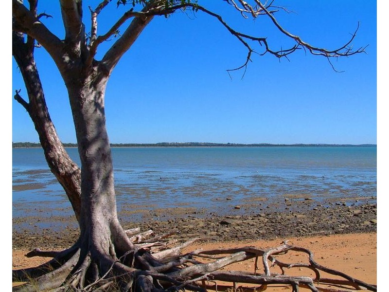 19 Oceanview St, Point Vernon QLD 4655