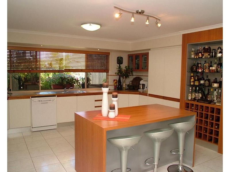 19 Oceanview St, Point Vernon QLD 4655