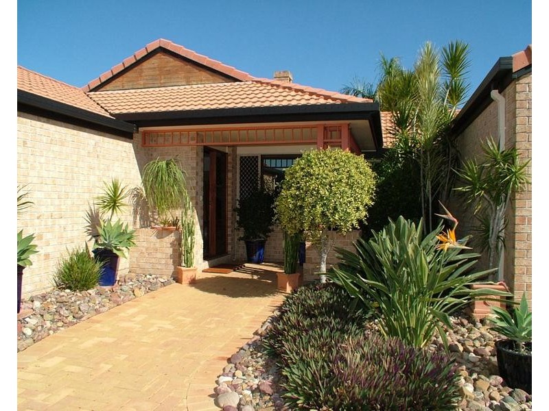 19 Oceanview St, Point Vernon QLD 4655