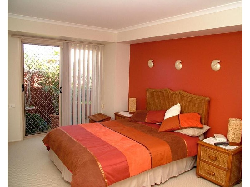 19 Oceanview St, Point Vernon QLD 4655