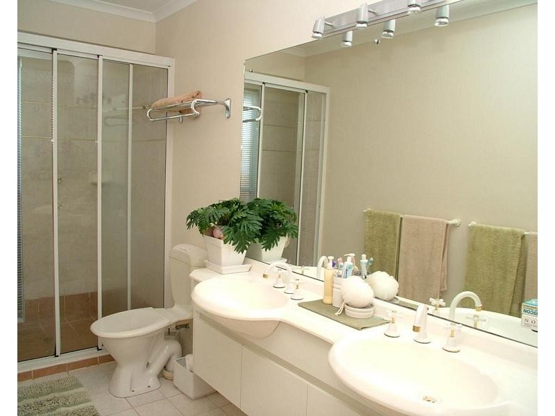 19 Oceanview St, Point Vernon QLD 4655